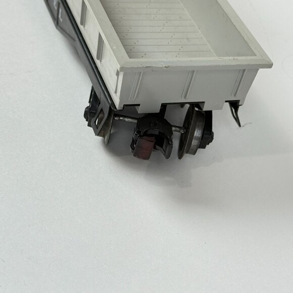 Vintage Lionel Trains No. 6119 D.L. & W. Caboose Car Damages - Picture 6 of 7